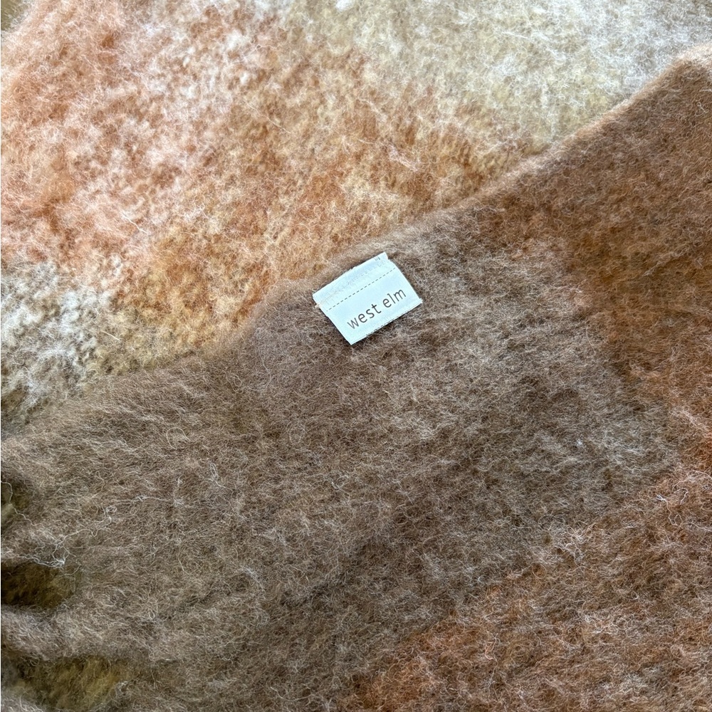 West Elm ombré throw - Picture 3 of 3